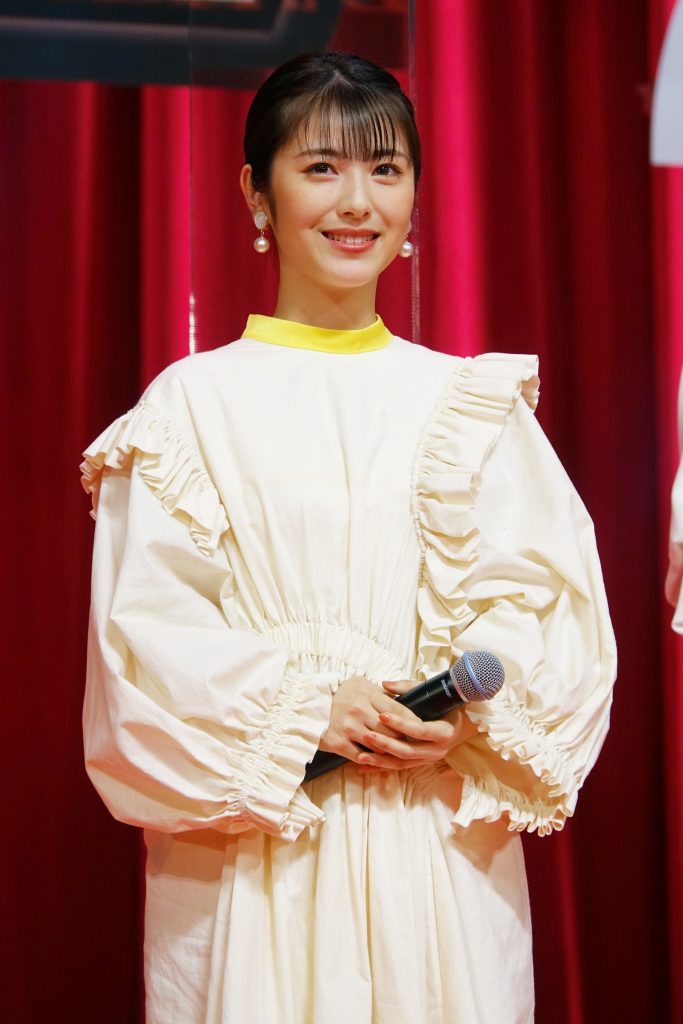 浜辺美波 劇場版 名探偵コナン 緋色の弾丸 完成披露試写会に登壇 東宝芸能