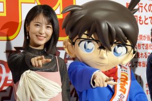 浜辺美波 劇場版『名探偵コナン 緋色の弾丸』公開記念舞台挨拶に登壇!