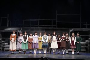 鹿沼亜美・桐島十和子　舞台「十五少女漂流記」開幕！
