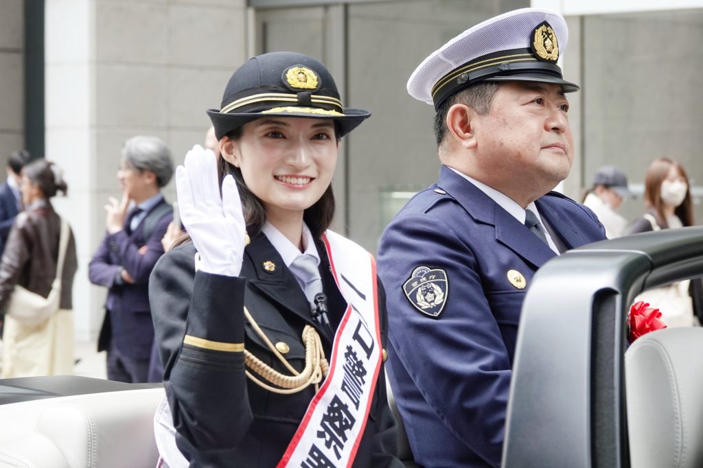 井上音生　一日警察署長として「交通安全パレード・交通安全のつどい」に参加！