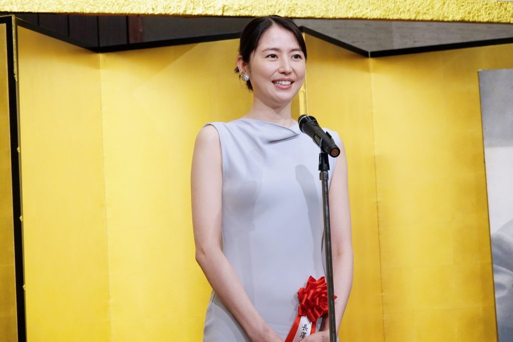長澤まさみ　「第五十回菊田一夫演劇賞」授賞式に登壇！