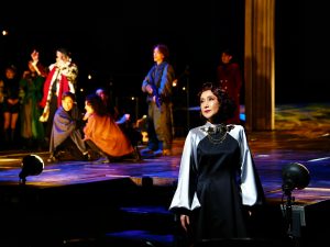 一路真輝　音楽劇「コーカサスの白墨の輪」開幕！