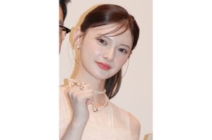 青島心　映画『福山市に帰ってみた』公開記念舞台挨拶に登壇！