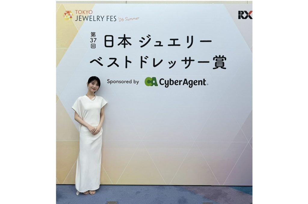 浜辺美波　「第37回 日本ジュエリー ベストドレッサー賞」表彰式に登壇！